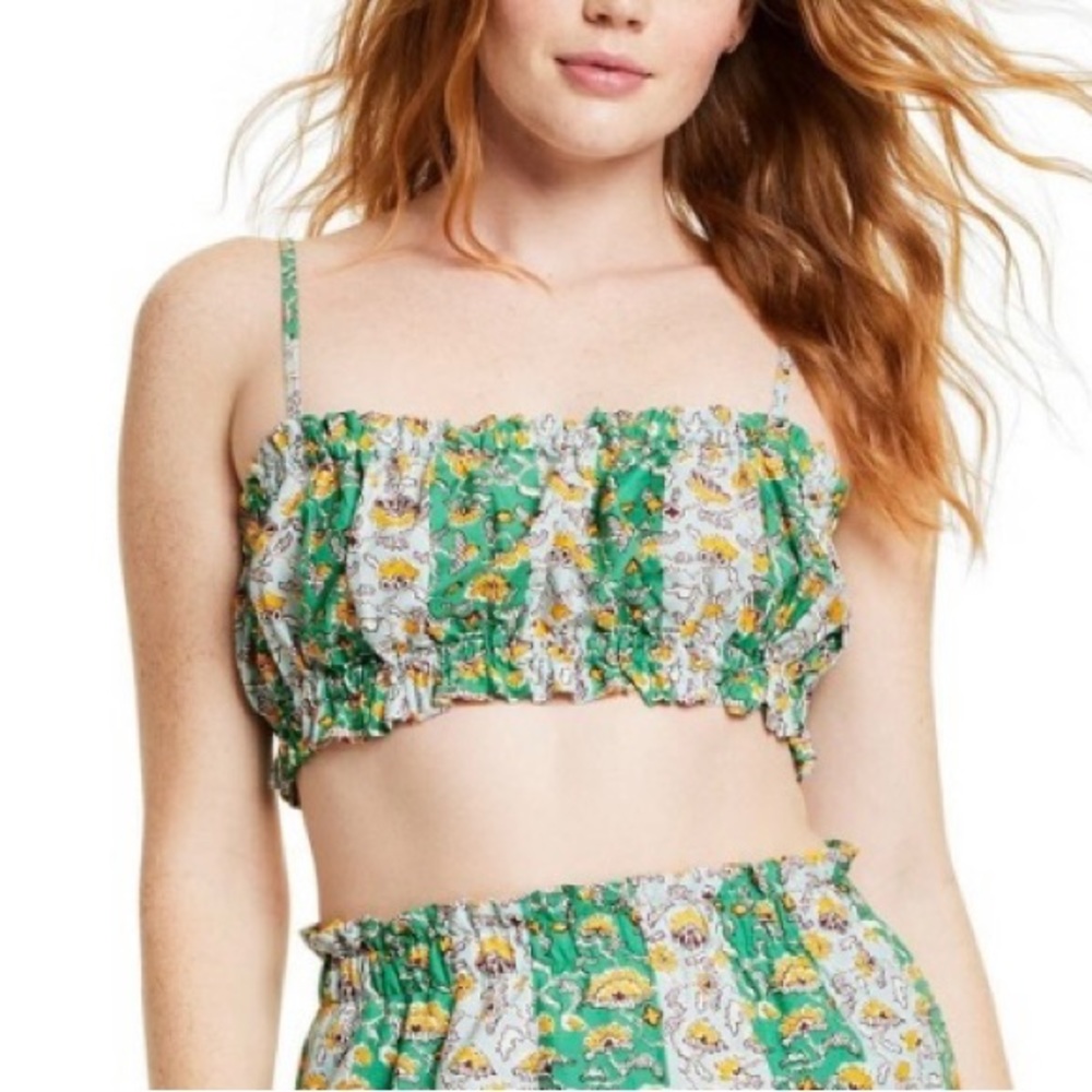 💚 NWT! Green Stripe Floral Crop Top